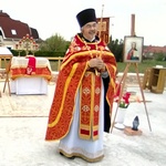Онлайн трансляция первого богослужения в строящемся православном храме в Хевизе
