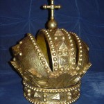 Символические короны Романовых и Габсбургов вернулись в Иремский храм