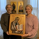 Иконописец Татьяна Галач передала в дар иконы для Хевизского храма