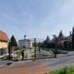 Установлены въездные ворота на территорию Хевизского храма