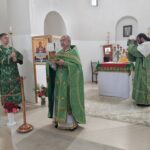 Божественная литургия в день Святой Троицы в строящемся храме Хевиза